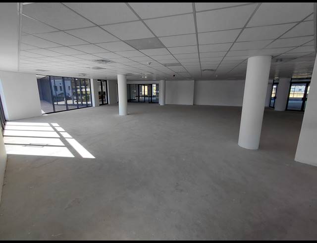 3,688M² OFFICE TO LET IN VORNA VALLEY